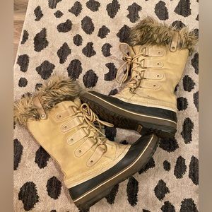 Sorel Joan of Arc boot